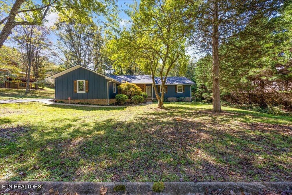 Photo of 126 Clifton Circle, Oak Ridge, TN 37830 (MLS # 1318584)