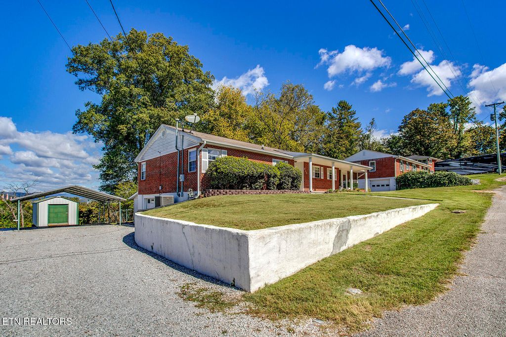 Photo of 813 Sunset Drive, Kingston, TN 37763 (MLS # 1318528)