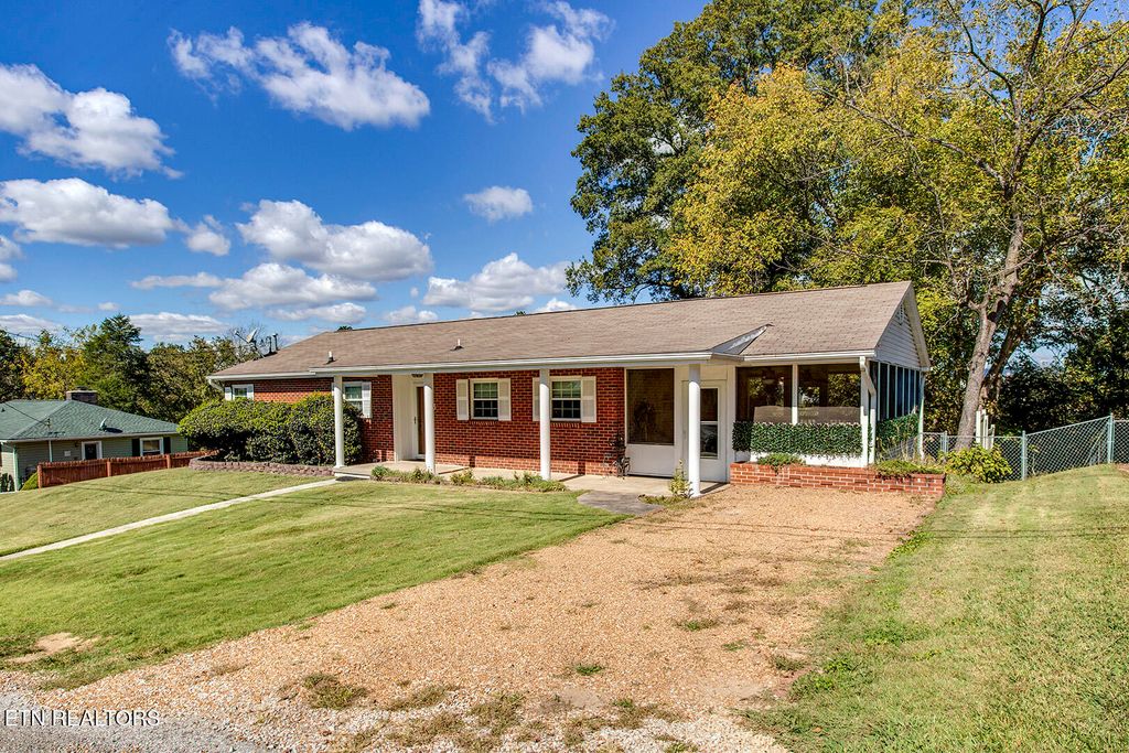 Photo of 813 Sunset Drive, Kingston, TN 37763 (MLS # 1318528)