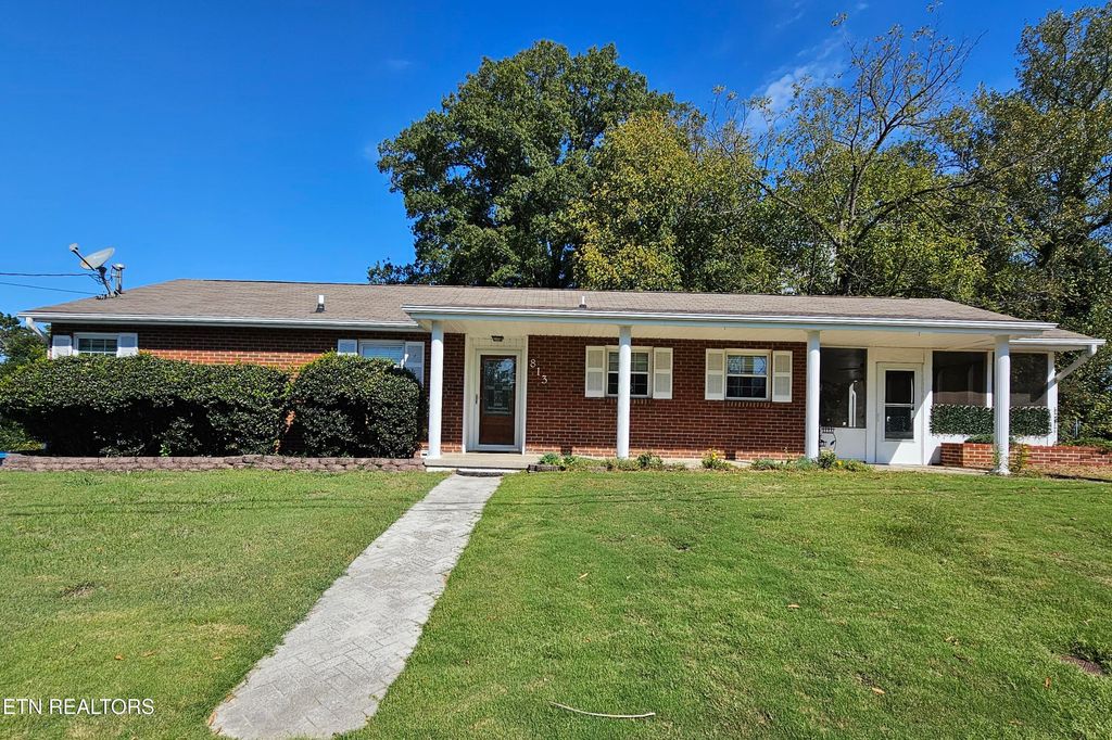 Photo of 813 Sunset Drive, Kingston, TN 37763 (MLS # 1318528)