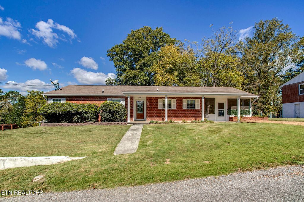 Photo of 813 Sunset Drive, Kingston, TN 37763 (MLS # 1318528)