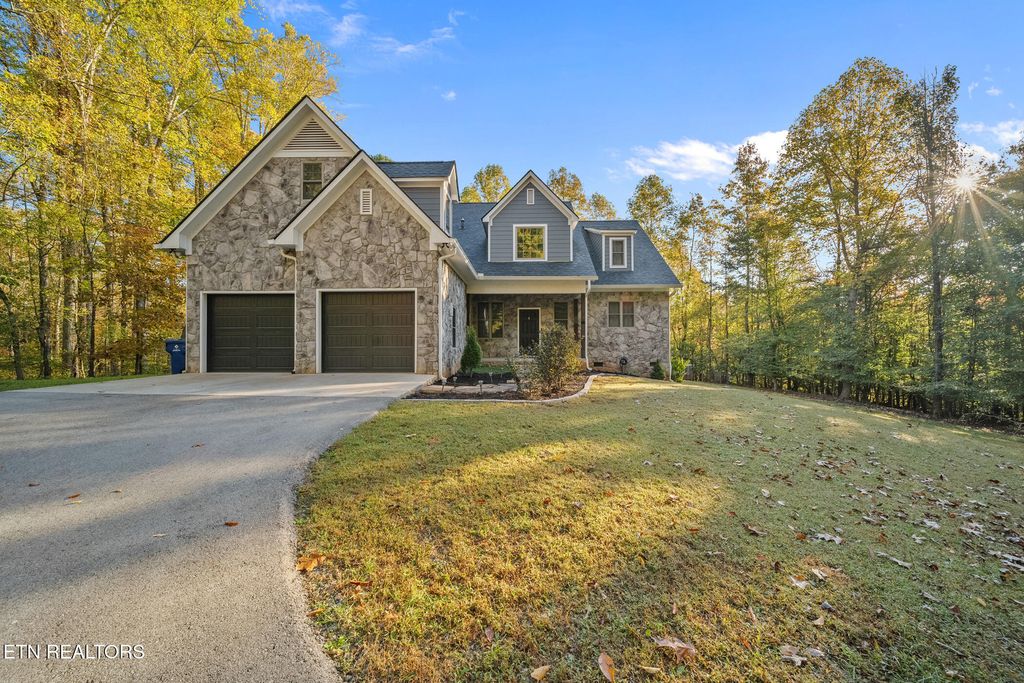 Photo of 4211 Fox Hills Drive, Louisville, TN 37777 (MLS # 1283700)