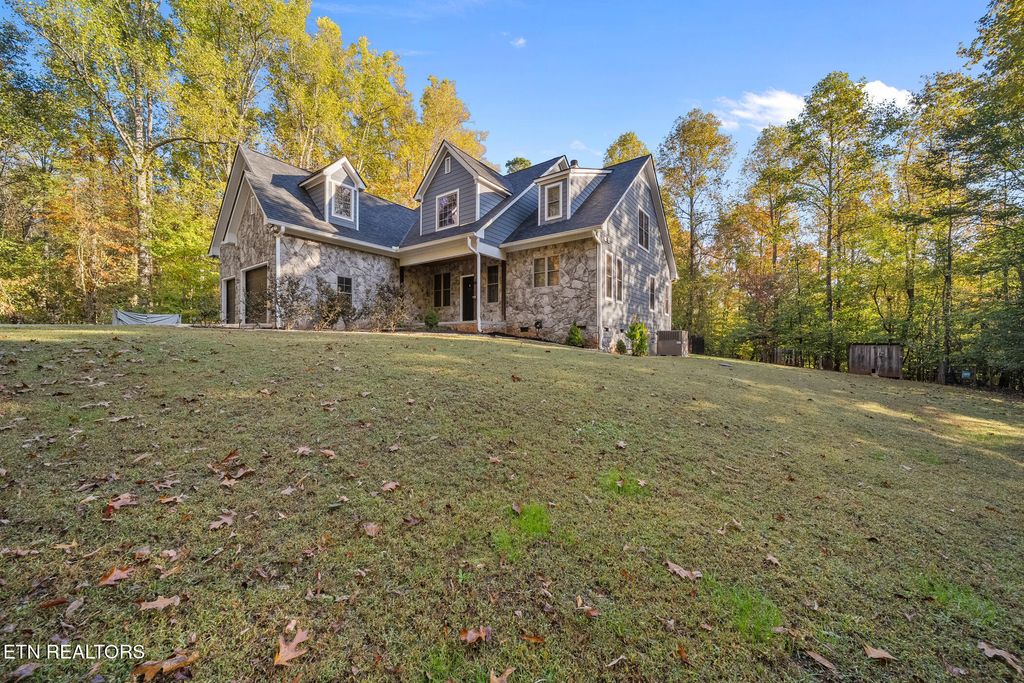 Photo of 4211 Fox Hills Drive, Louisville, TN 37777 (MLS # 1283700)