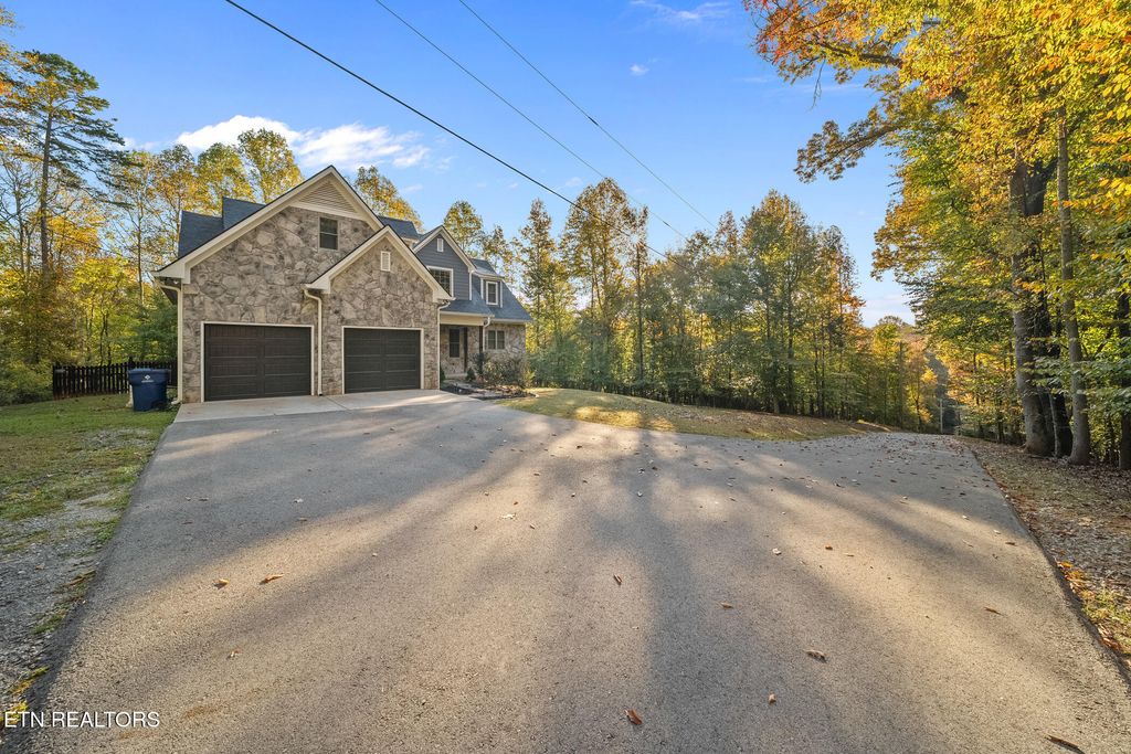 Photo of 4211 Fox Hills Drive, Louisville, TN 37777 (MLS # 1283700)