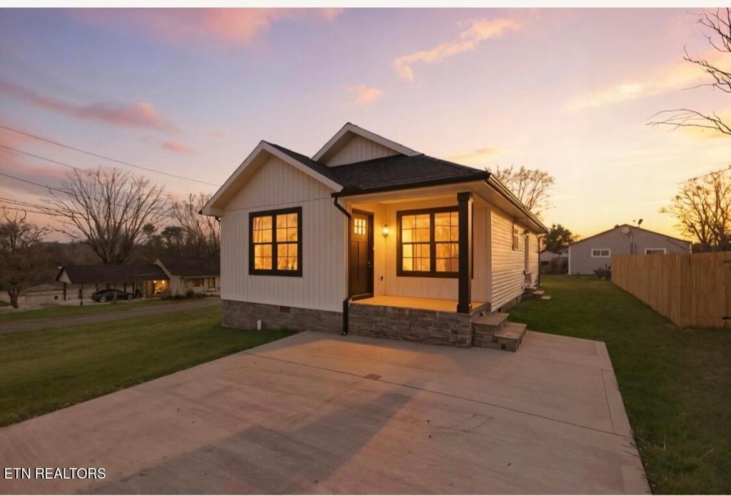 Photo of FULKERSON St, Tazewell, TN 37879 (MLS # 1310989)