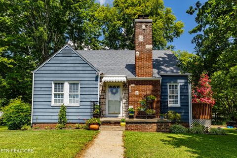 Photo of 2009 Crest Rd, Maryville, TN 37804 (MLS # 1347638)