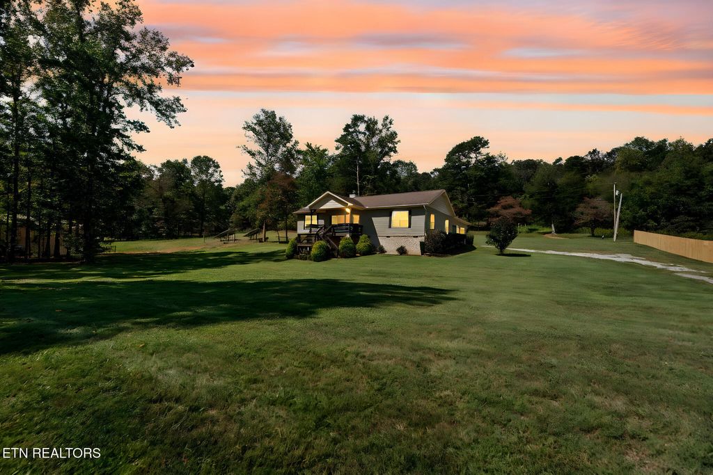 Photo of 135 Lake Overlook, Kingston, TN 37763 (MLS # 1315983)