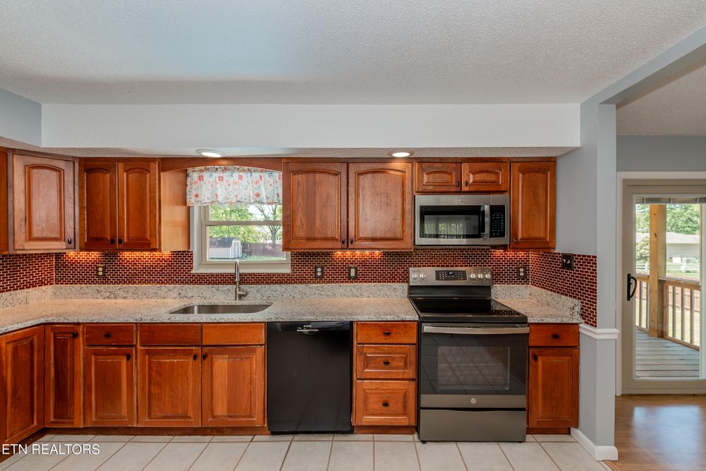 Photo of 7341 Glastonbury Rd, Knoxville, TN 37931 (MLS # 1337399)