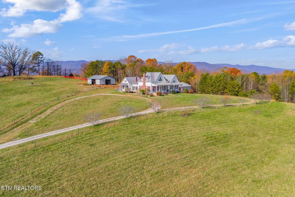 Photo of 321 Peach Orchard Rd, Clinton, TN 37716 (MLS # 1321821)