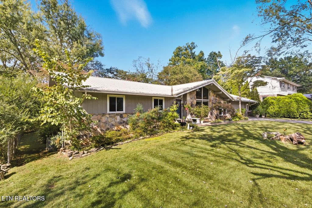 Photo of 925 Kevin Rd, Knoxville, TN 37923 (MLS # 1318181)