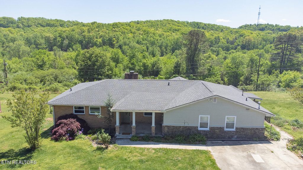 Photo of 302 Sunset Lane, Harriman, TN 37748 (MLS # 1338811)