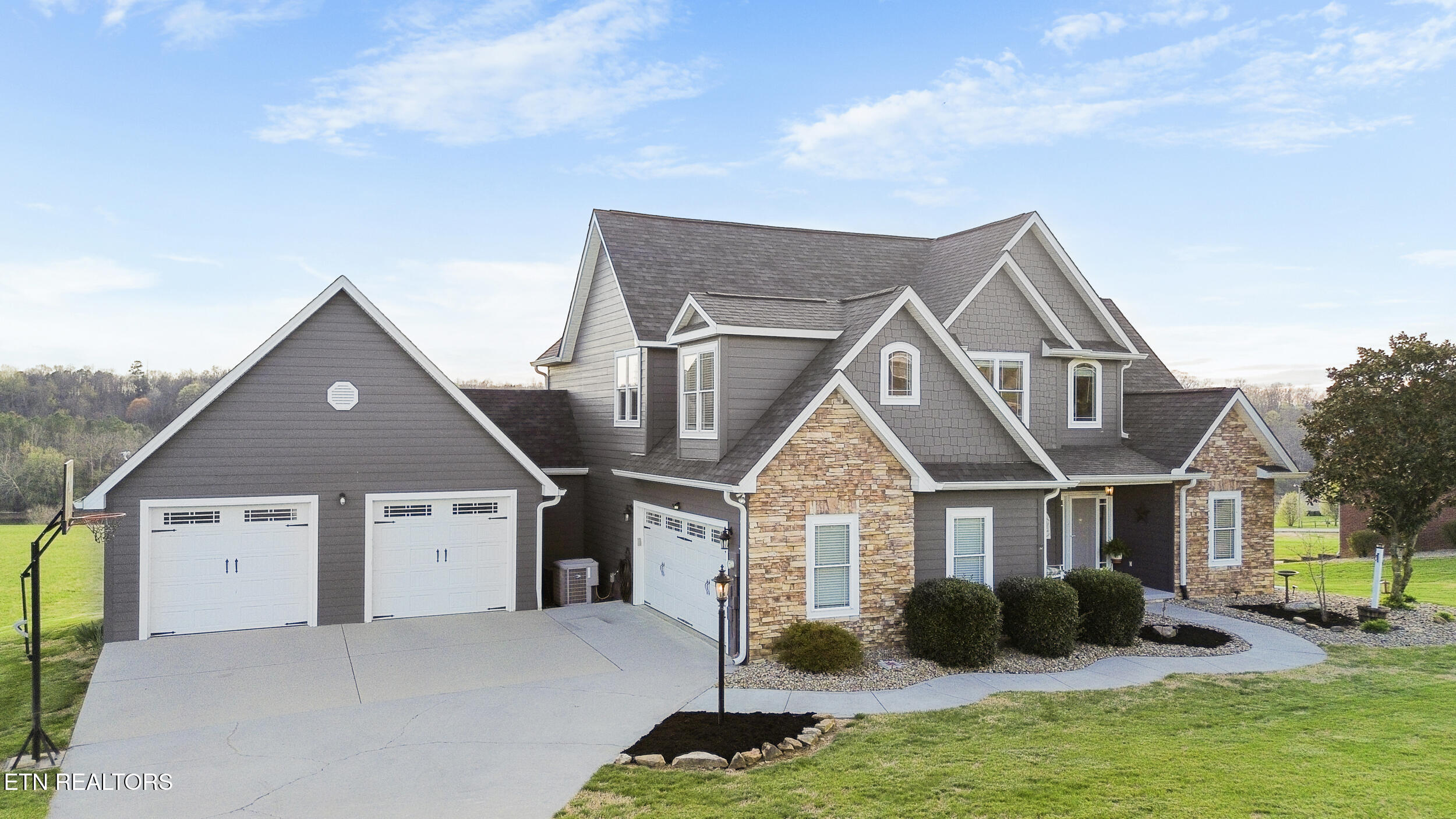 319 Coffey Heights