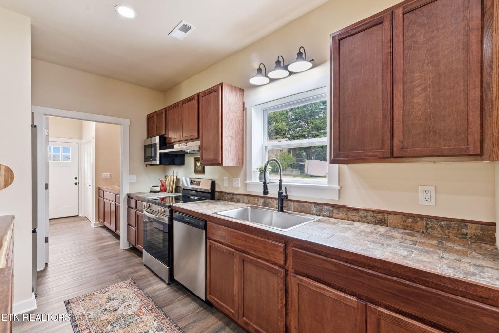 Photo of 104 Marion Rd, Oak Ridge, TN 37830 (MLS # 1332661)