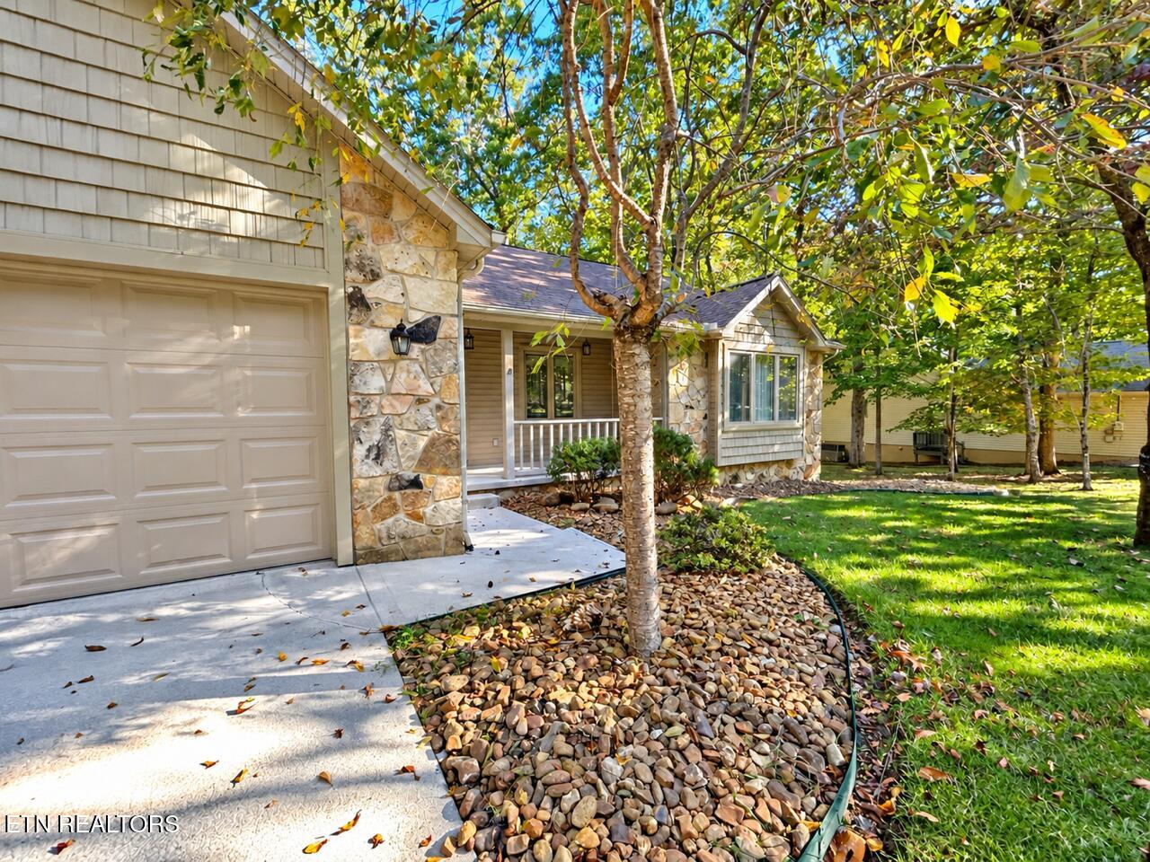 101 Lynhurst Drive