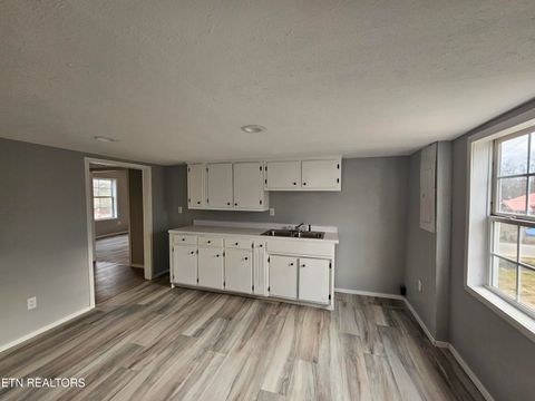 Tiny photo for 1416 Hickory St, Tazewell, TN 37879 (MLS # 1324792)