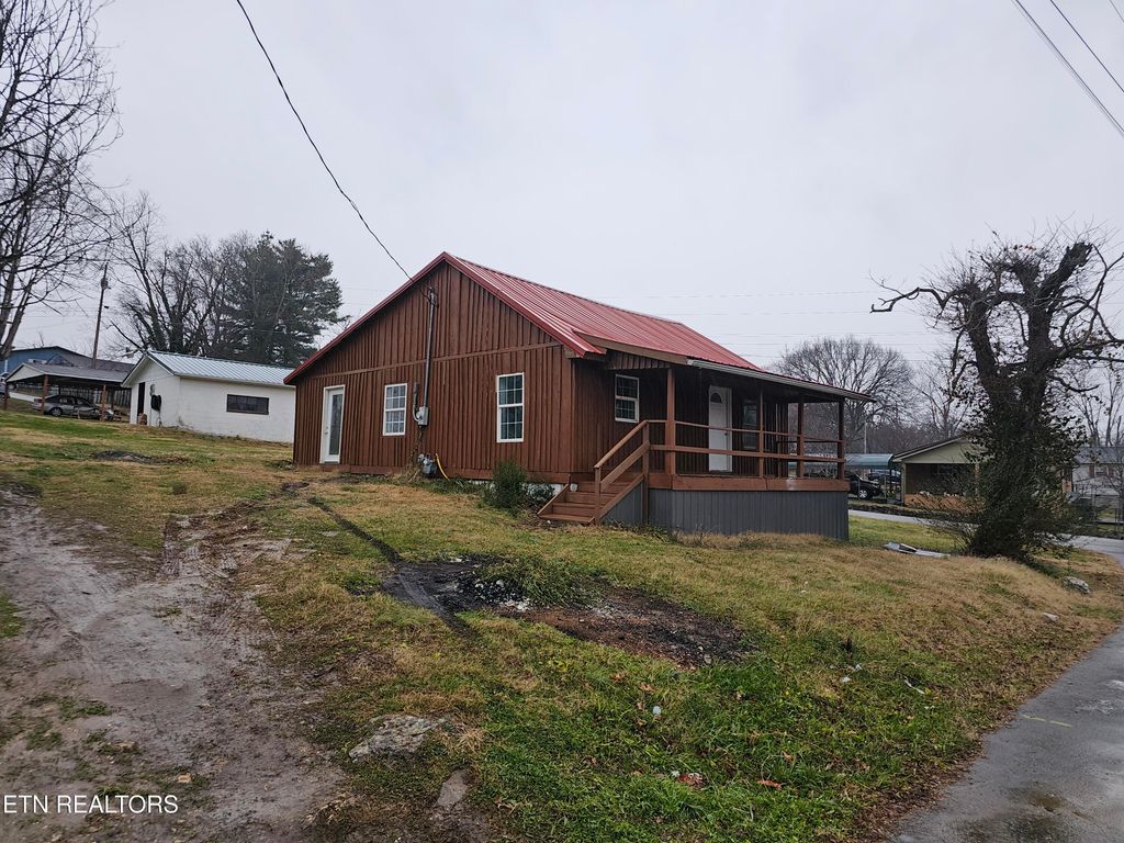 Photo of 1416 Hickory St, Tazewell, TN 37879 (MLS # 1324792)