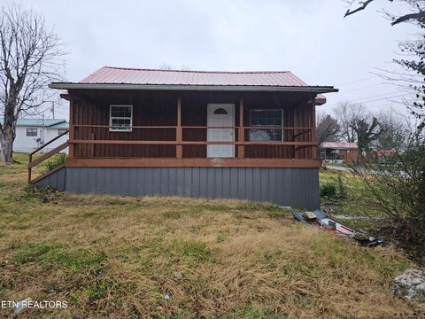 Photo of 1416 Hickory St, Tazewell, TN 37879 (MLS # 1324792)