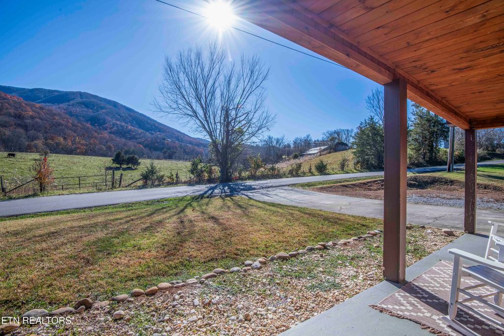 Photo of 3260 Covemont Rd, Sevierville, TN 37862 (MLS # 1322329)