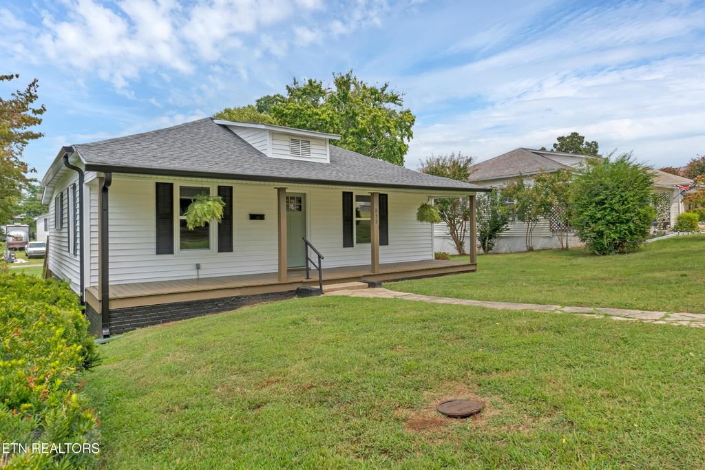 Photo of 252 Glascock St, Alcoa, TN 37701 (MLS # 1314470)