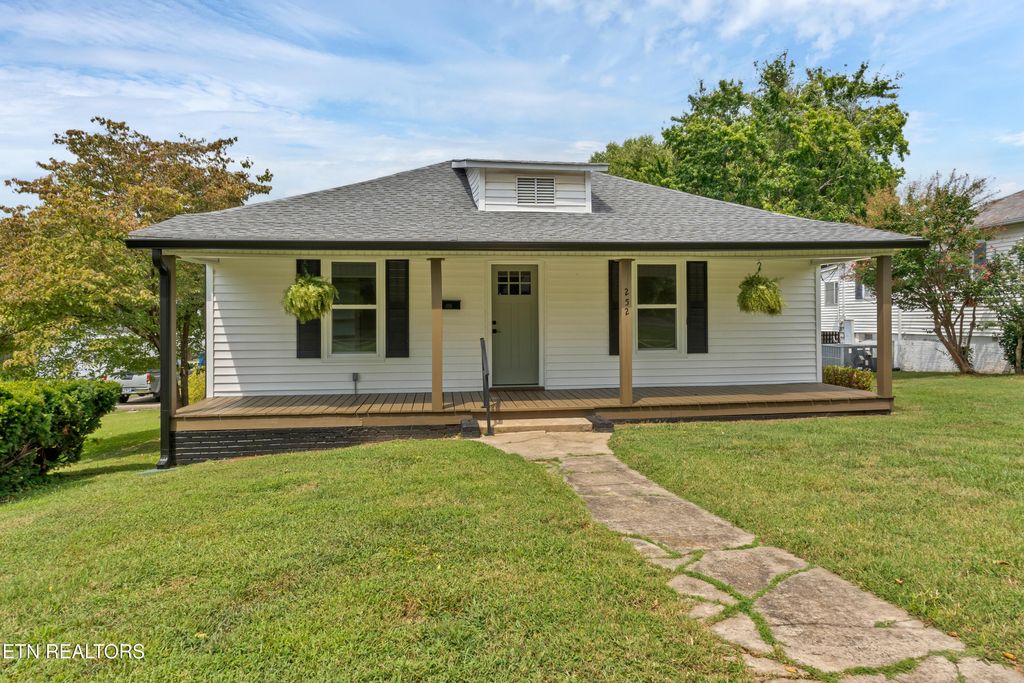 Photo of 252 Glascock St, Alcoa, TN 37701 (MLS # 1314470)