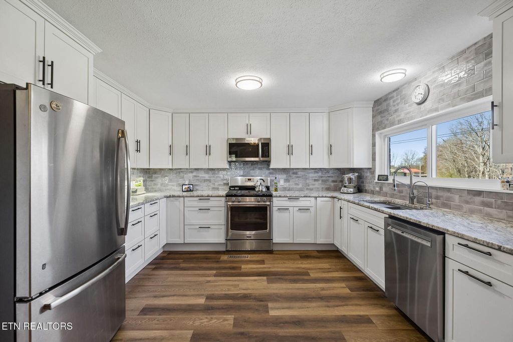 Photo of 704 Pea Ridge Rd, Sunbright, TN 37872 (MLS # 1332791)