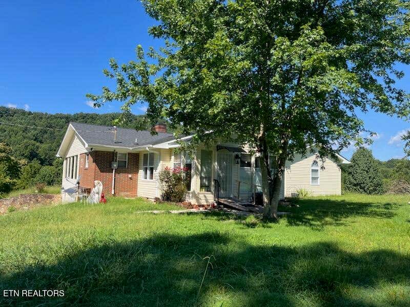 Photo of 134 Old Pinecrest Rd, Jacksboro, TN 37757 (MLS # 1352946)