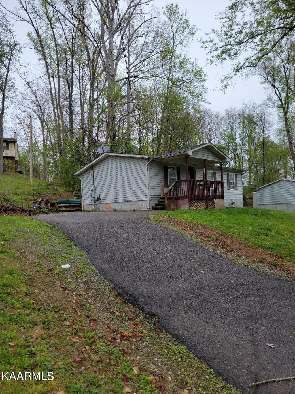 Photo of 132 Forest Rd, Oliver Springs, TN 37840 (MLS # 1223185)