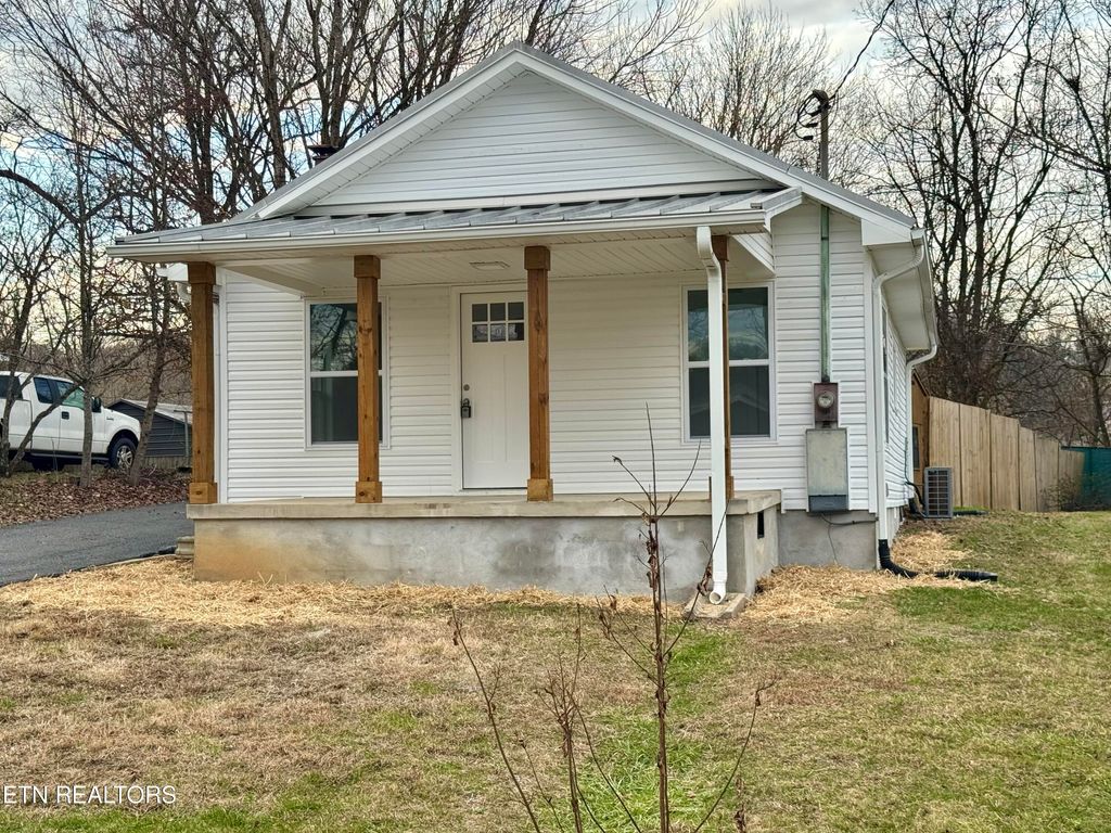 Photo of 1607 Berry Rd, Knoxville, TN 37920 (MLS # 1324498)