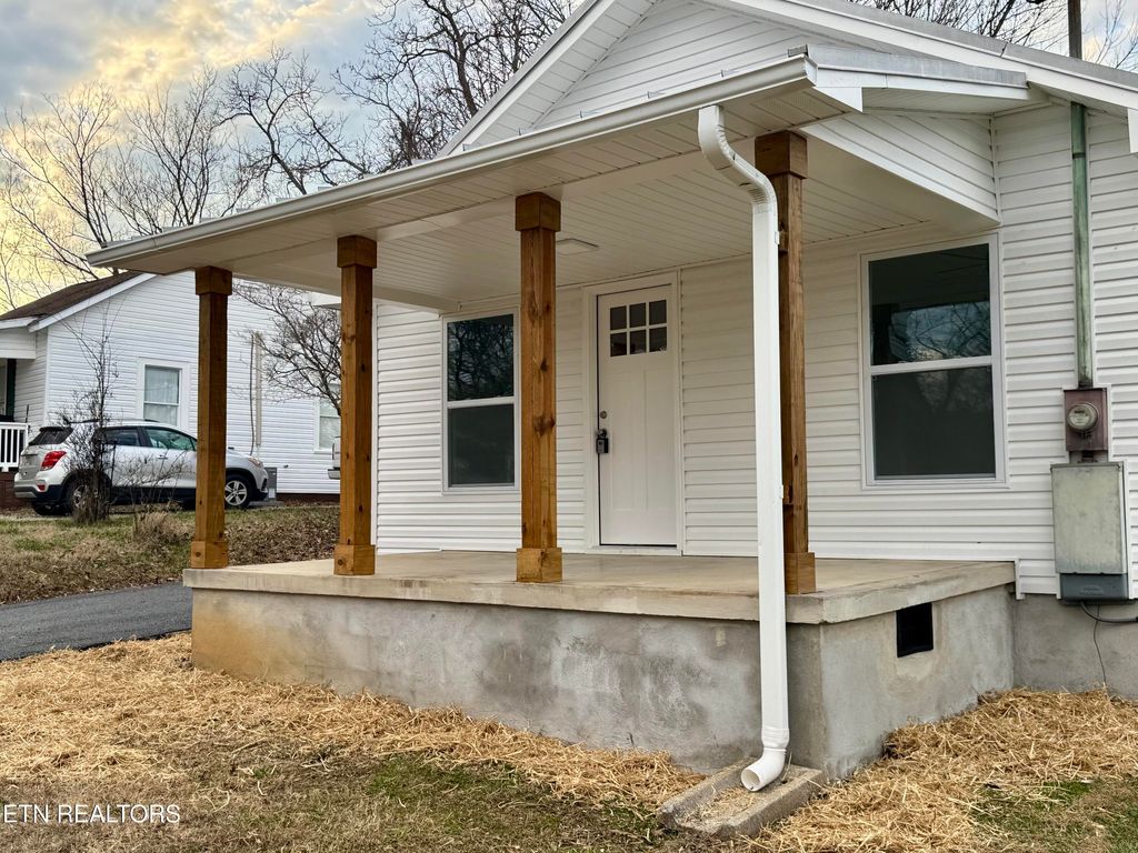 Photo of 1607 Berry Rd, Knoxville, TN 37920 (MLS # 1324498)