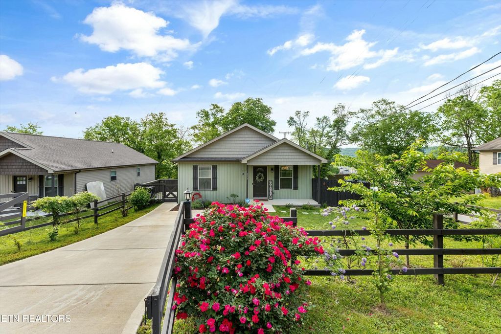 Photo of 911 Loy St, Clinton, TN 37716 (MLS # 1299122)