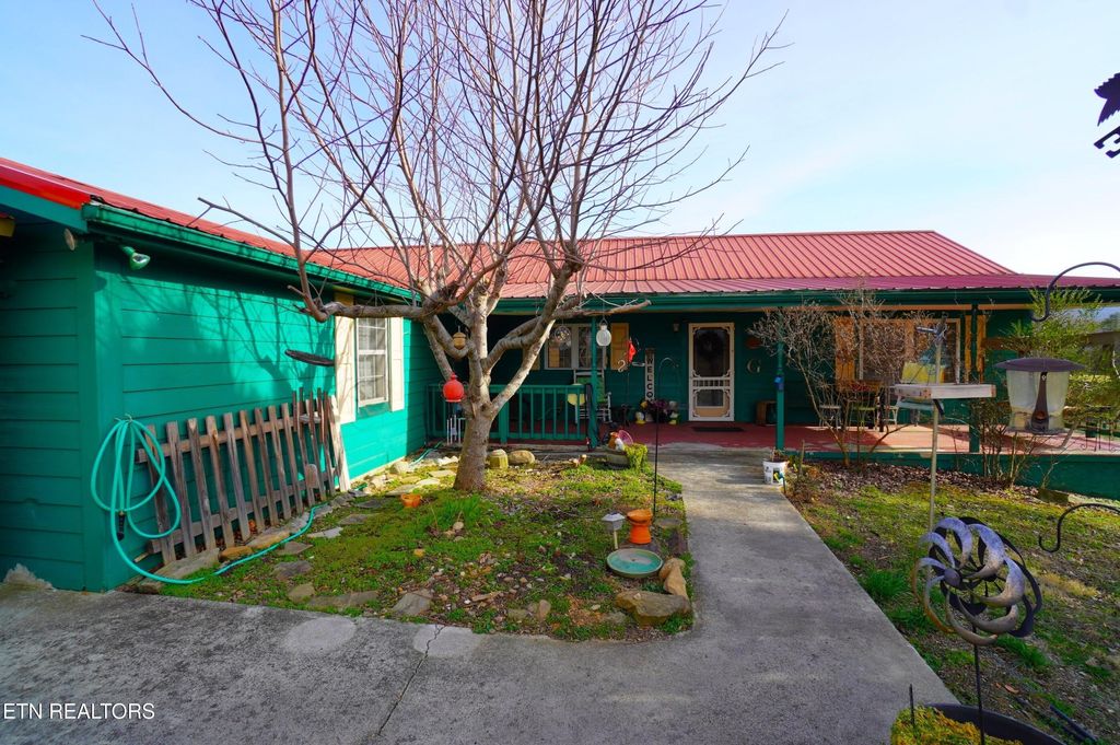 Photo of 1070 Farm Rd, Newport, TN 37821 (MLS # 1330821)