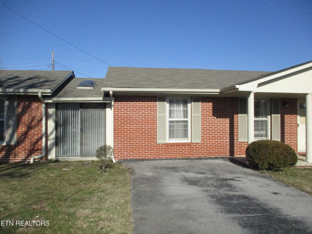 Photo of 494 10th St, Crossville, TN 38555 (MLS # 1328998)