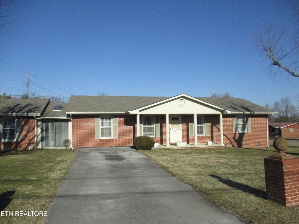 Photo of 494 10th St, Crossville, TN 38555 (MLS # 1328998)