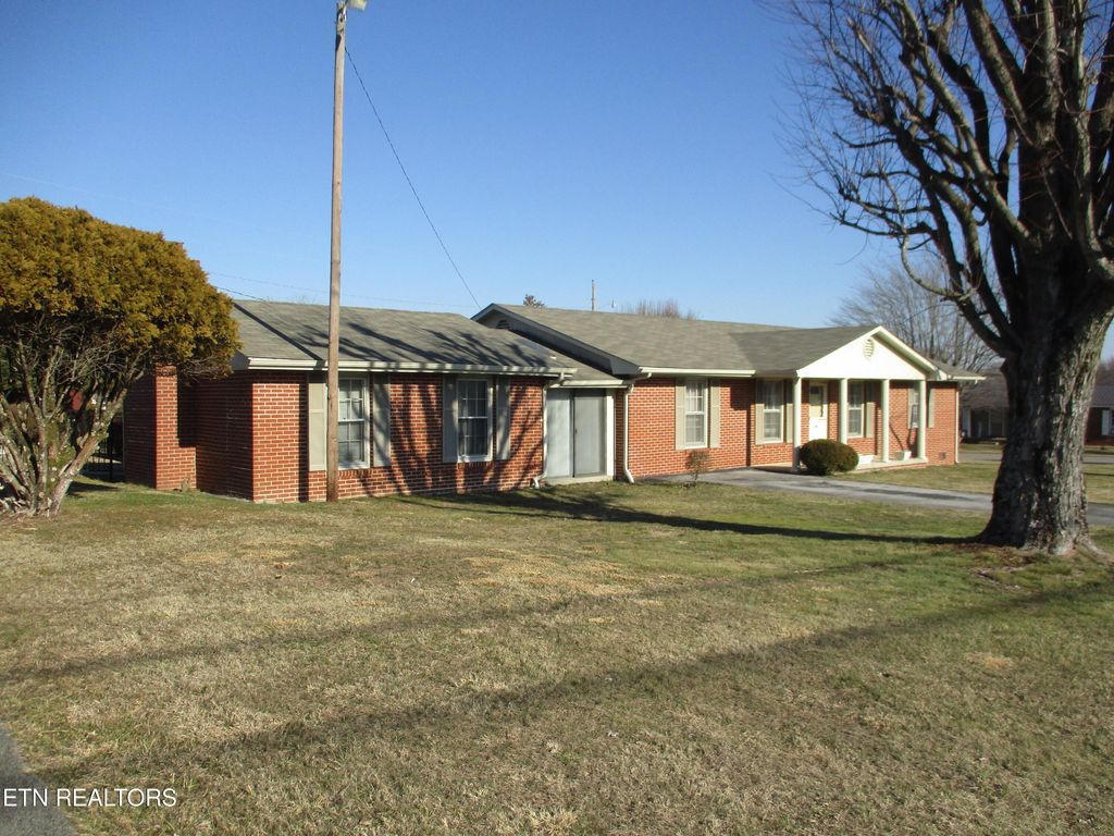Photo of 494 10th St, Crossville, TN 38555 (MLS # 1328998)