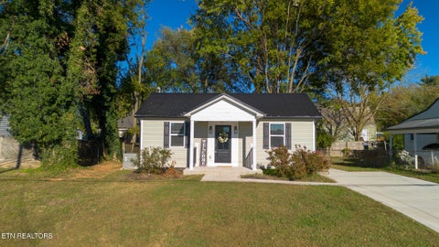 Tiny photo for 321 S Park Ave, Morristown, TN 37813 (MLS # 1359859)