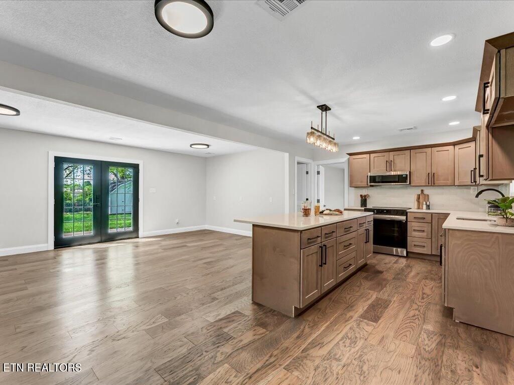 Photo of 2121 Collins St, Morristown, TN 37814 (MLS # 1298753)