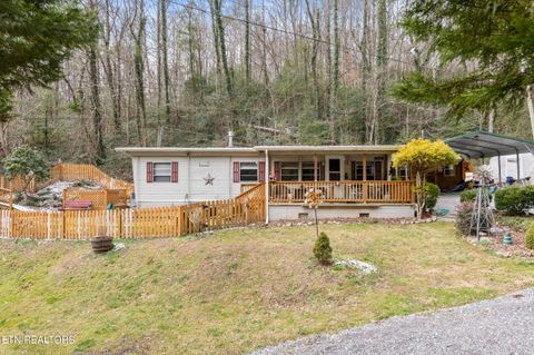 Photo of 425 Autumn Lane, Gatlinburg, TN 37738 (MLS # 1328369)