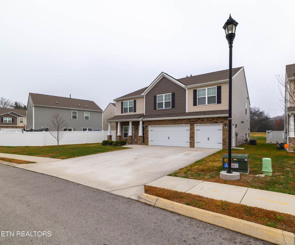 Photo of 4714 Willow Bluff Circle, Knoxville, TN 37914 (MLS # 1322221)