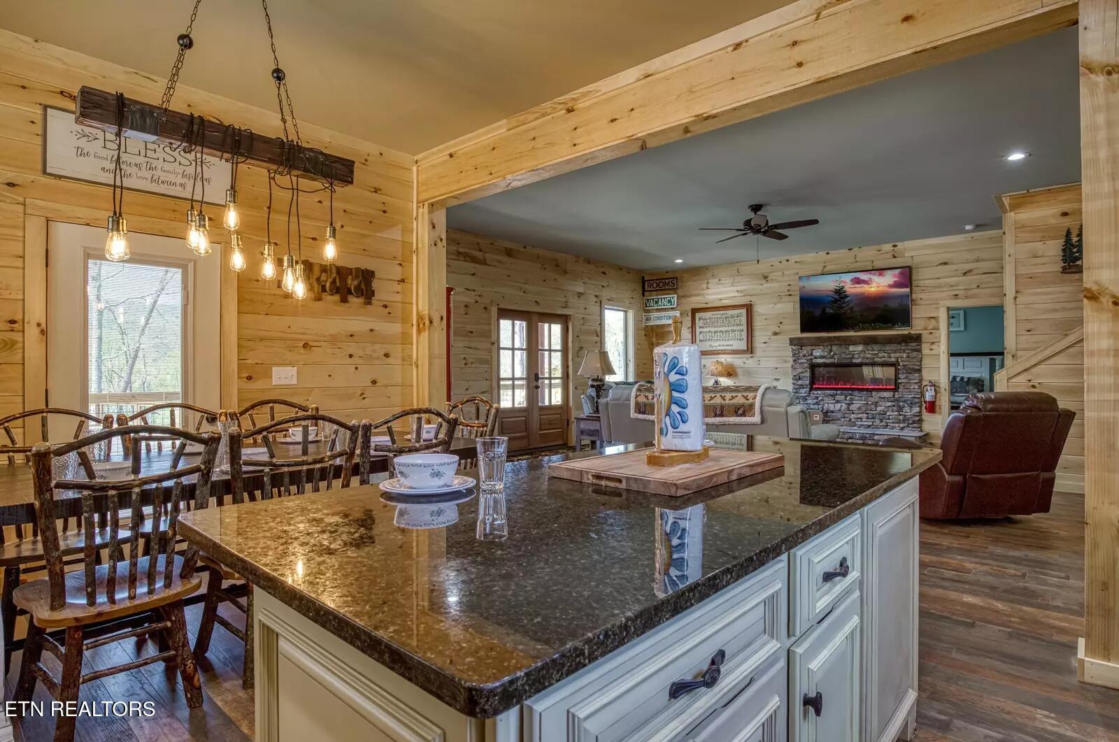 606 Cherokee Orchard Rd