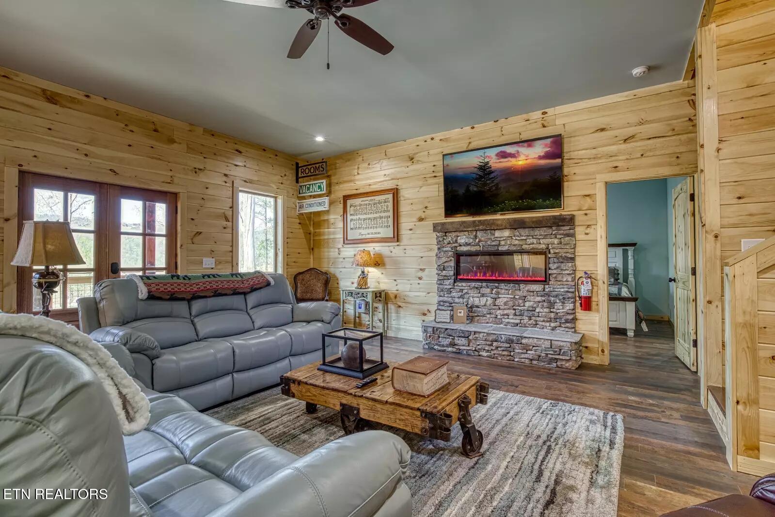 606 Cherokee Orchard Rd