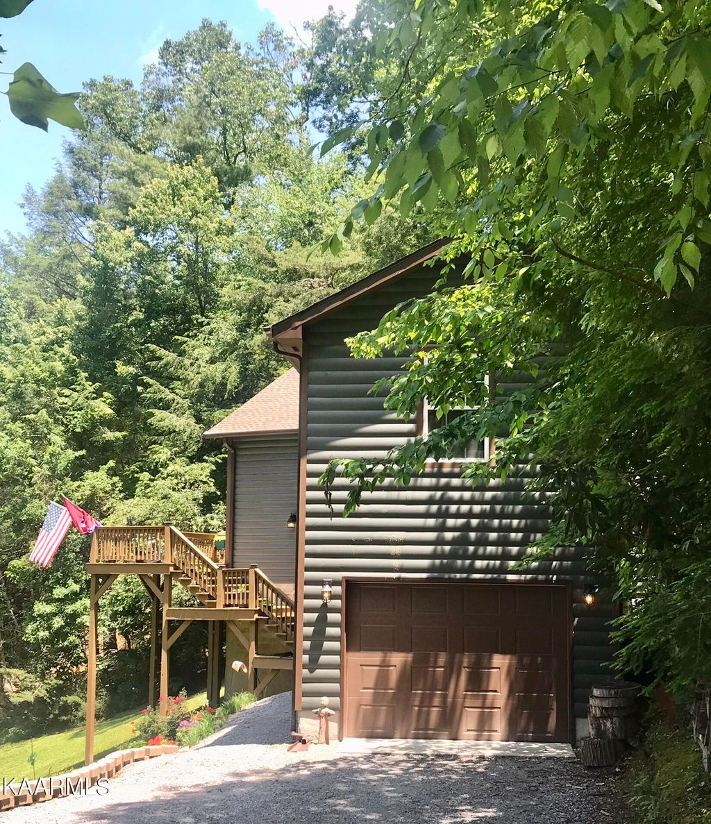 Photo of 509 Stonegate Way, Townsend, TN 37882 (MLS # 1229067)