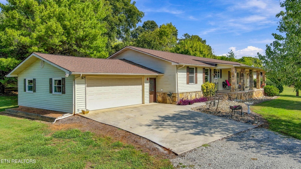 Photo of 353 Bell View Rd, Greenback, TN 37742 (MLS # 1358908)
