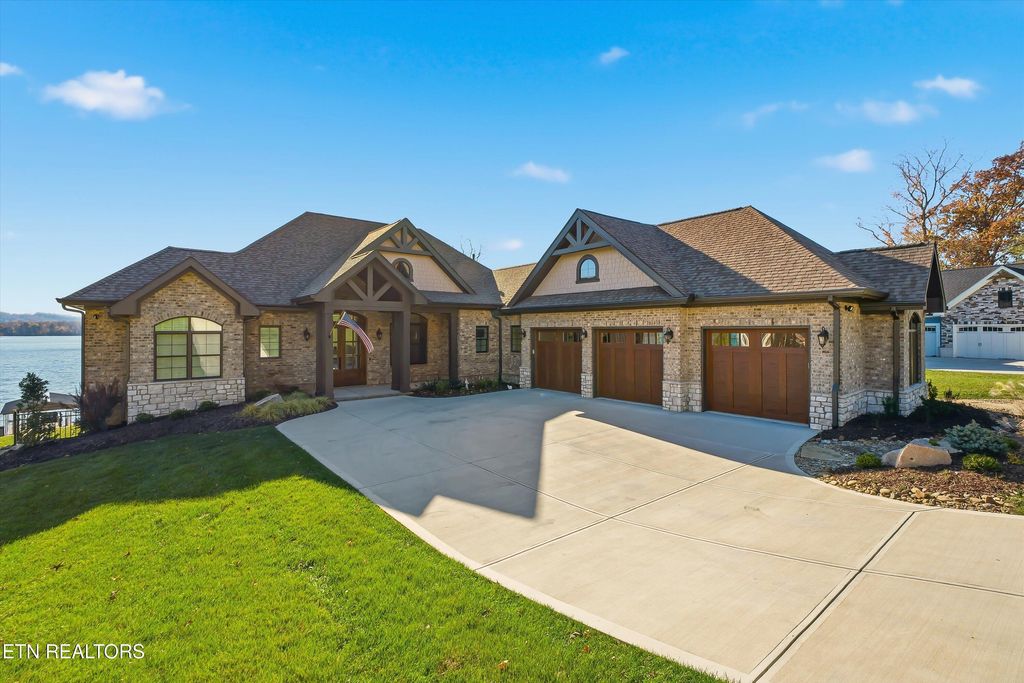 Photo of 303 E Shore Drive, Rockwood, TN 37854 (MLS # 1323189)