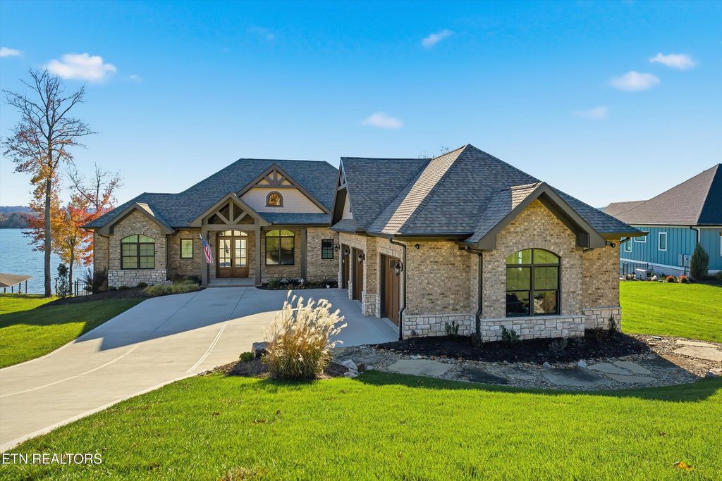 Photo of 303 E Shore Drive, Rockwood, TN 37854 (MLS # 1323189)