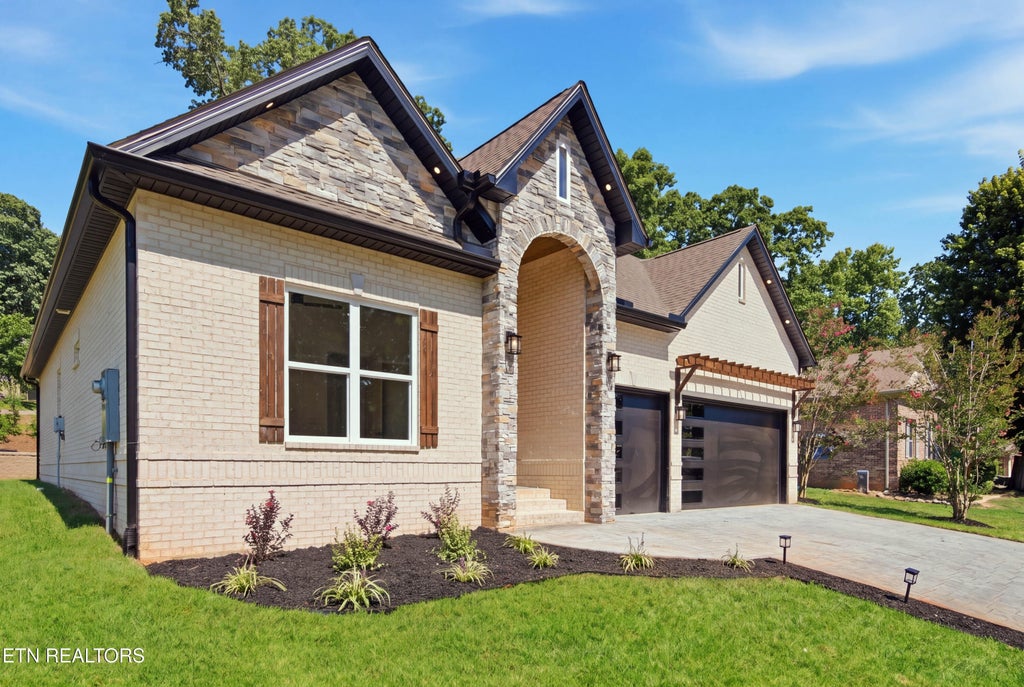 Photo of 112 Inata Cir, Loudon, TN 37774 (MLS # 1353387)