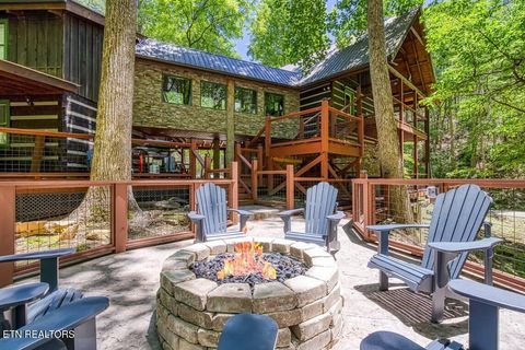 Photo of 2440 Paradise Falls Way, Sevierville, TN 37862 (MLS # 1343027)