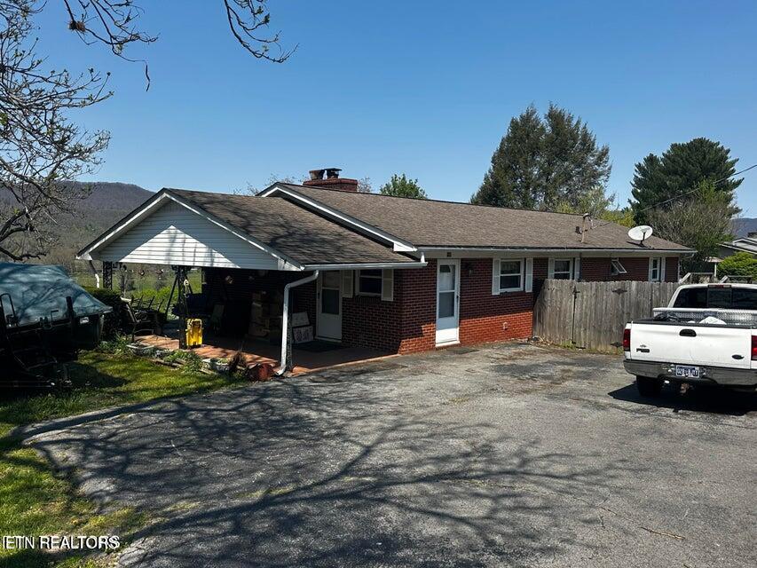 Photo of 169 Oxford Circle, Harrogate, TN 37752 (MLS # 1359028)