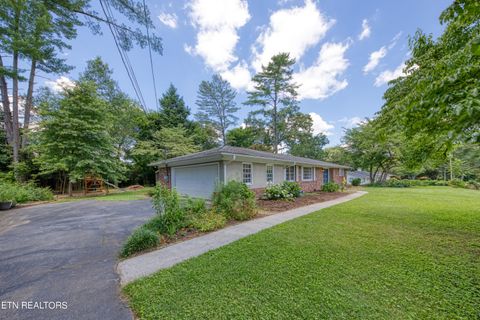 Single Family Residence in Knoxville TN 2017 Velmetta Circle 2.jpg