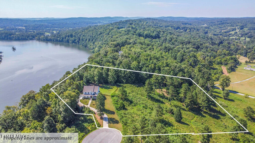 Photo of 306 Lake Ridge Drive, Loudon, TN 37774 (MLS # 1353392)