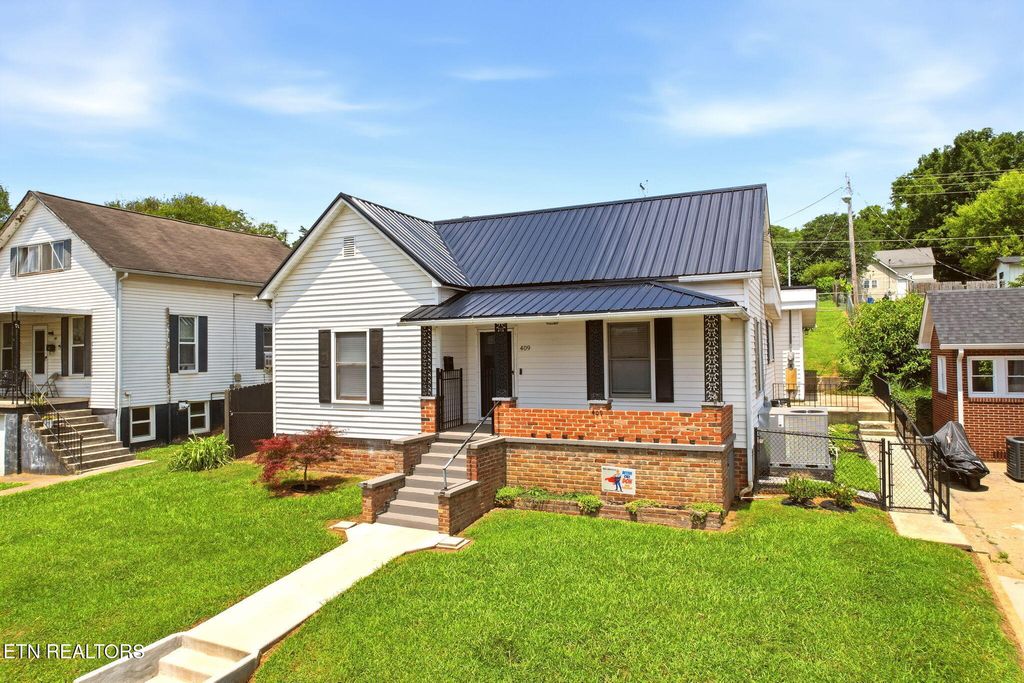 Photo of 409 W 1st Ave, Lenoir City, TN 37771 (MLS # 1348043)